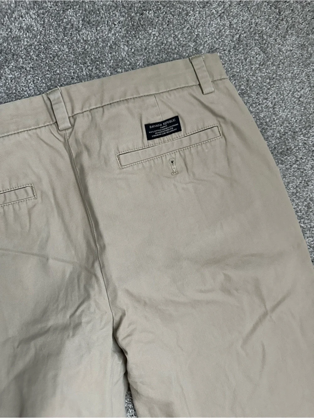 Banana Republic Men's Classic Chino Pants in Khaki,size 33/32